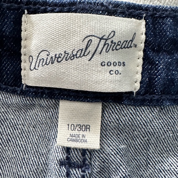 NWOT Women’s Universal Thread Vintage Midi Denim Shorts Dark Wash Size 10/30R - Picture 6 of 8